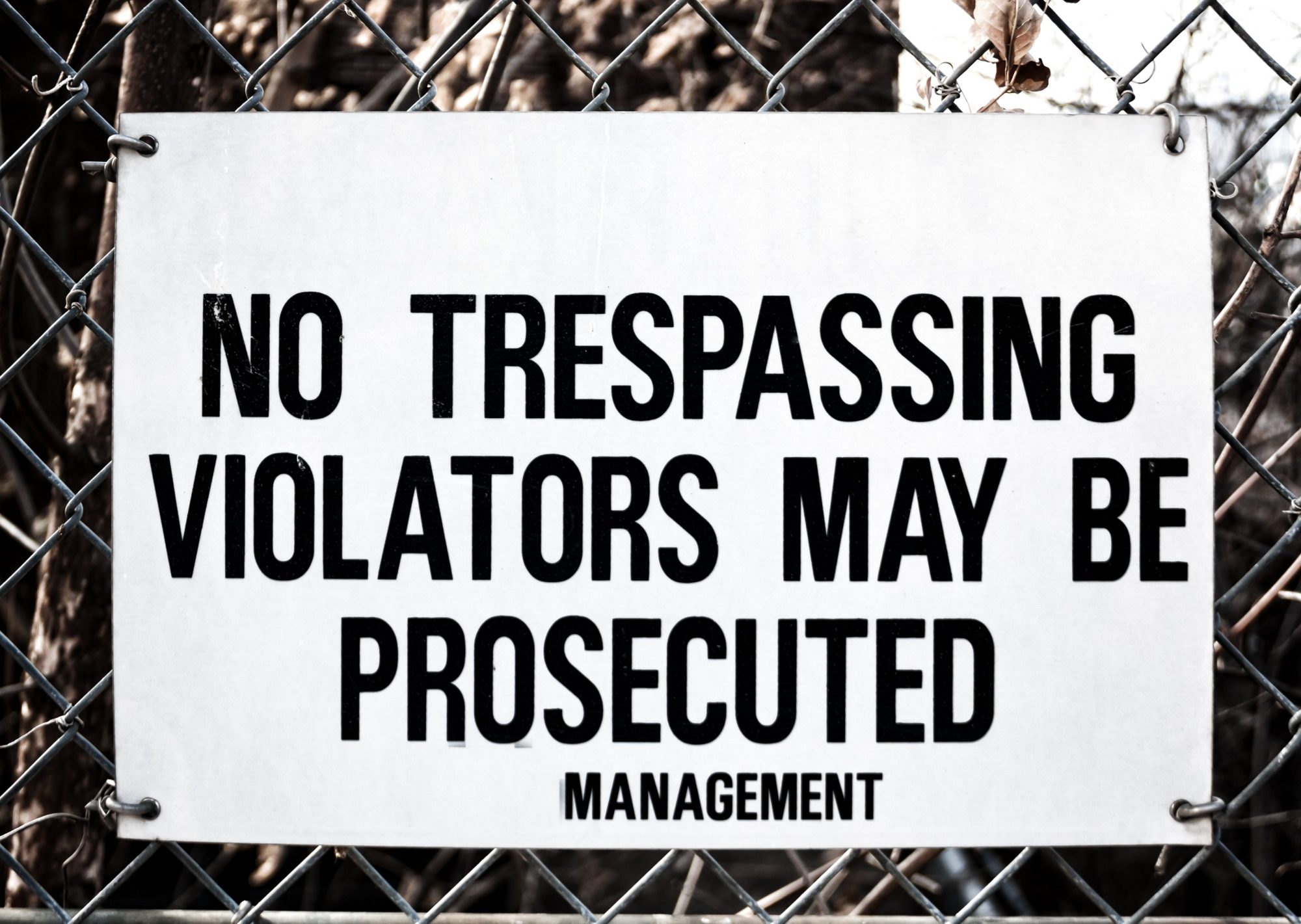 No,Trespassing,Sign,On,Galvanized,Chain,Link,Fence